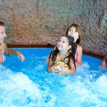 Semesterbostad Bungalow With Free Water Park Entry At Villaggio Il Paese Di Ciribi,
