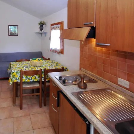 Bungalow With Free Water Park Entry At Villaggio Il Paese Di Ciribi, Semesterbostad Ceriale