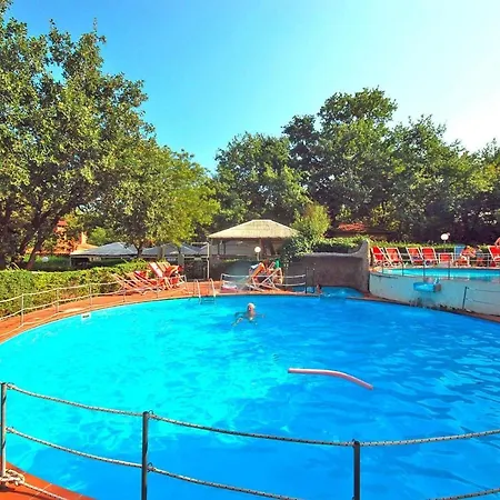 別荘 Bungalow With Free Water Park Entry At Villaggio Il Paese Di Ciribi,